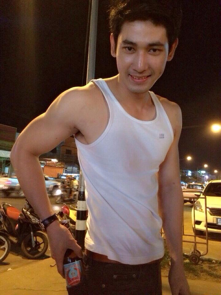 หนุ่มไทยหล่อ....