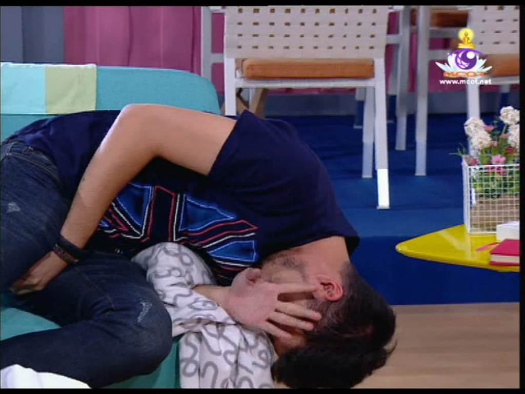 ฟินจุก [ ว่าน ธนกฤต ] ถืกเตะเป้า