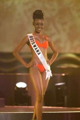 Mpule Kwelagobe Miss Universe 1999