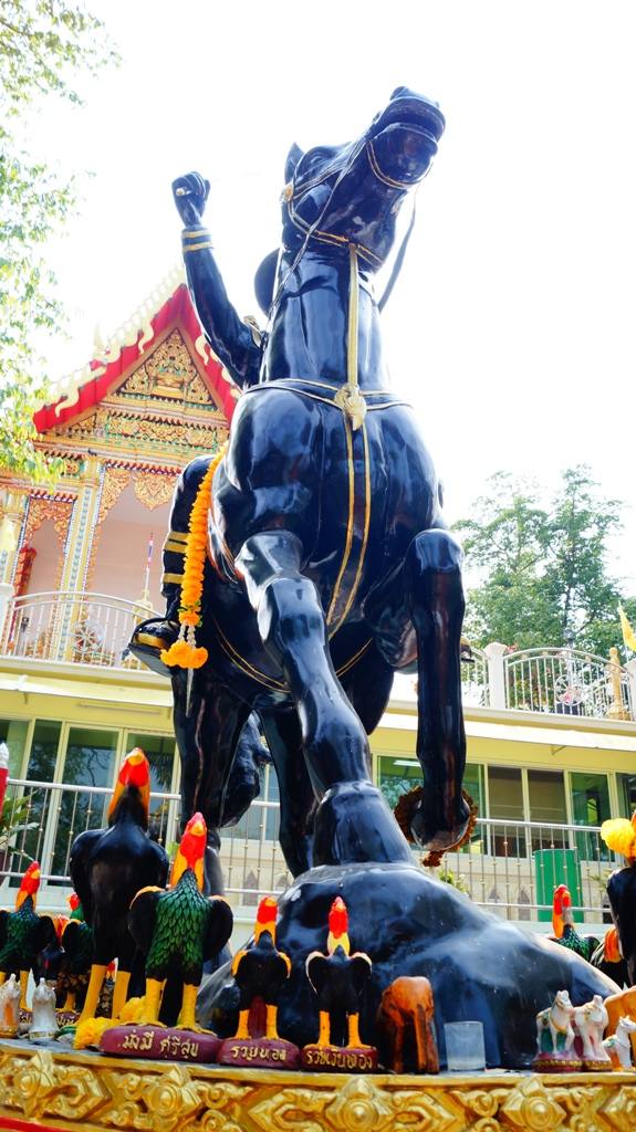 วัดเขาดิน วัดสวยๆ ไกล้กับมอเตอร์เวย์