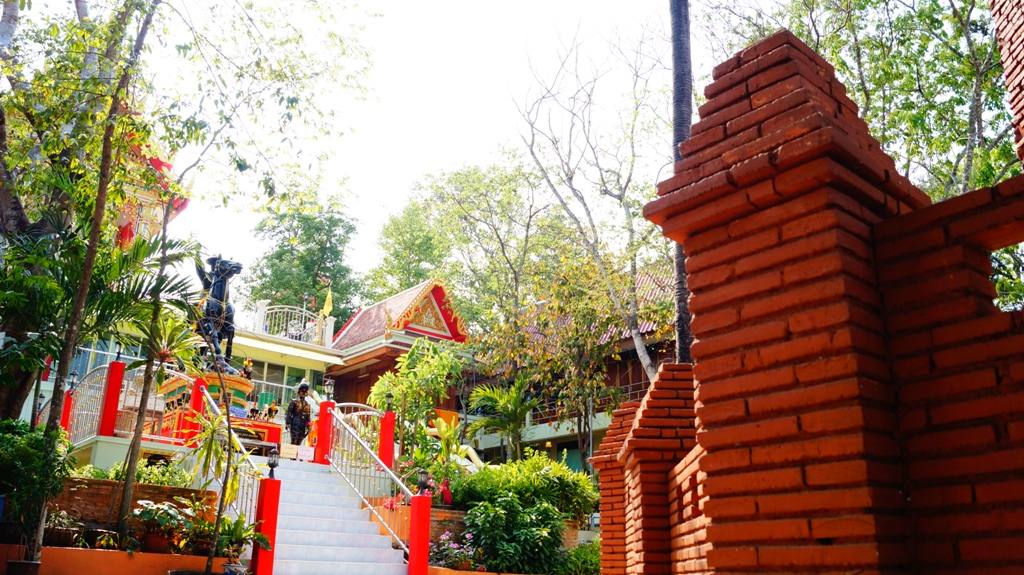 วัดเขาดิน วัดสวยๆ ไกล้กับมอเตอร์เวย์