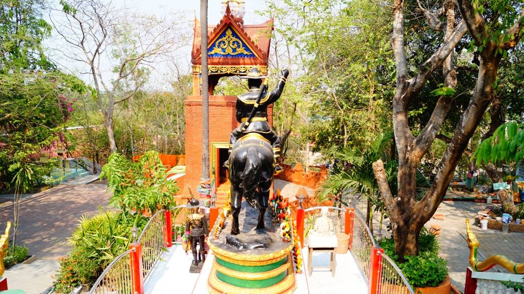 วัดเขาดิน วัดสวยๆ ไกล้กับมอเตอร์เวย์