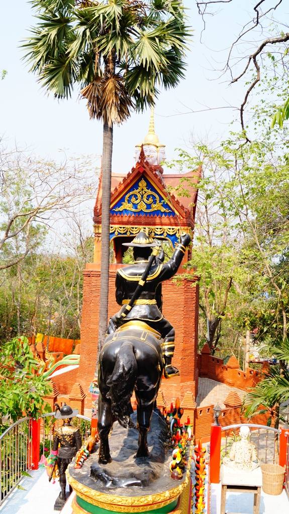 วัดเขาดิน วัดสวยๆ ไกล้กับมอเตอร์เวย์