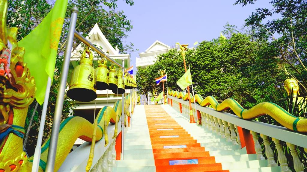 วัดเขาดิน วัดสวยๆ ไกล้กับมอเตอร์เวย์