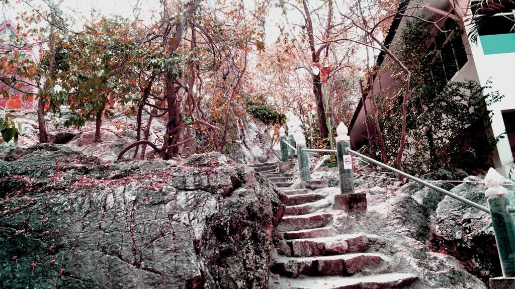 วัดเขาดิน วัดสวยๆ ไกล้กับมอเตอร์เวย์