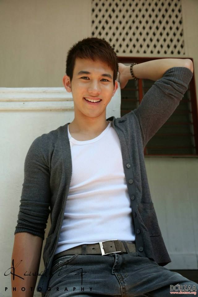 หนุ่มน้อยน่ารัก