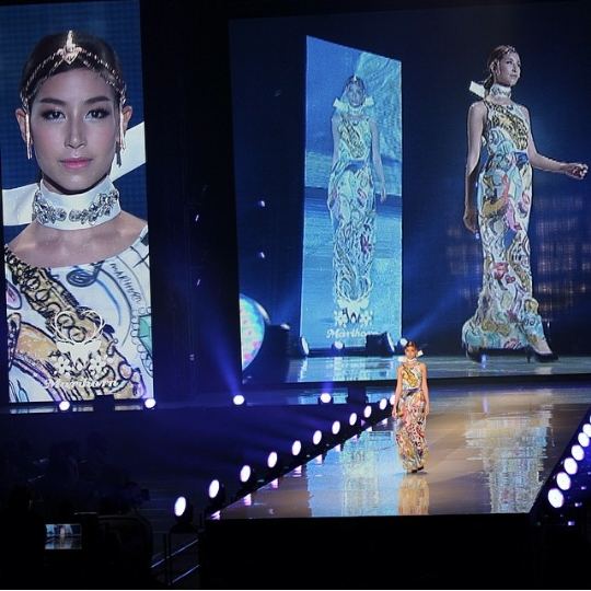 เซฟฟานี อะวานิค-มิ้นท์ ชาลิดา กับการเดินแบบที่ ญี่ปุ่น ในงานโตเกียวรันเวย์ 2014