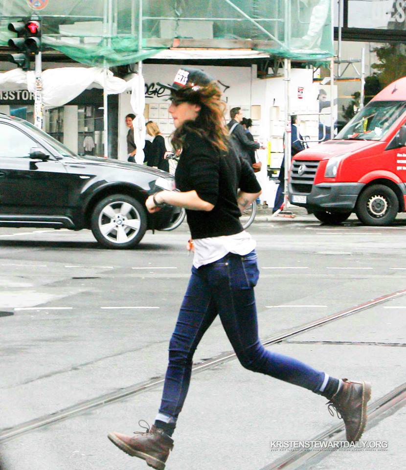 มาดูการแต่งตัวตามสไตล์สาว Kristen Stewart กันเถอะ (part 1)