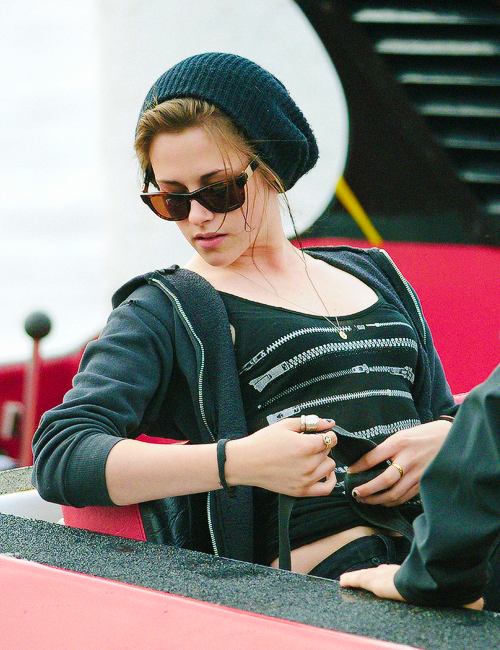 มาดูการแต่งตัวตามสไตล์สาว Kristen Stewart กันเถอะ (part 1)