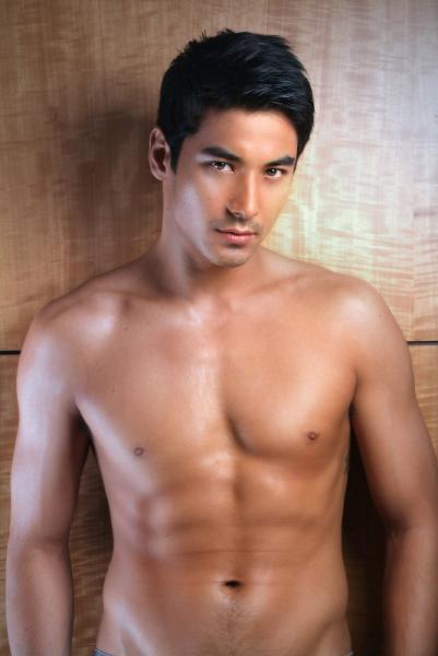 ผิวเข้มหล่อไปอีกแบบ