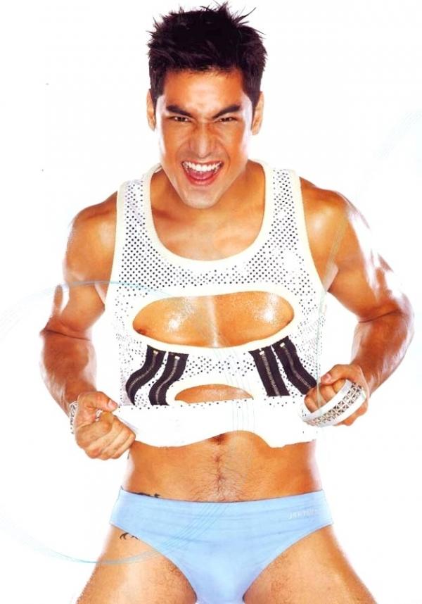 ผิวเข้มหล่อไปอีกแบบ