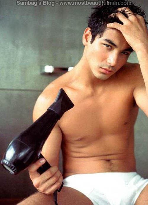 ผิวเข้มหล่อไปอีกแบบ