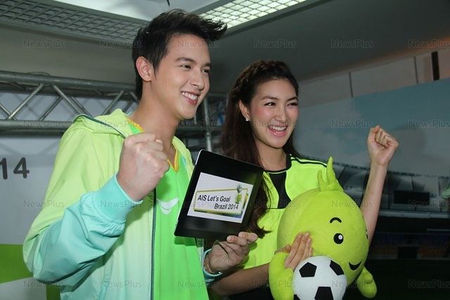 ++ PIC เจมส์จิ + แพนเค้ก แถลงข่าว AIS Let’s Goal Brazil ++