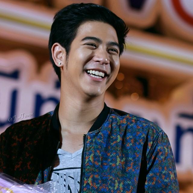 พอร์ช ศรัณย์ หนุ่มหล่อ แห่ง วิกหมอชิต update-pic