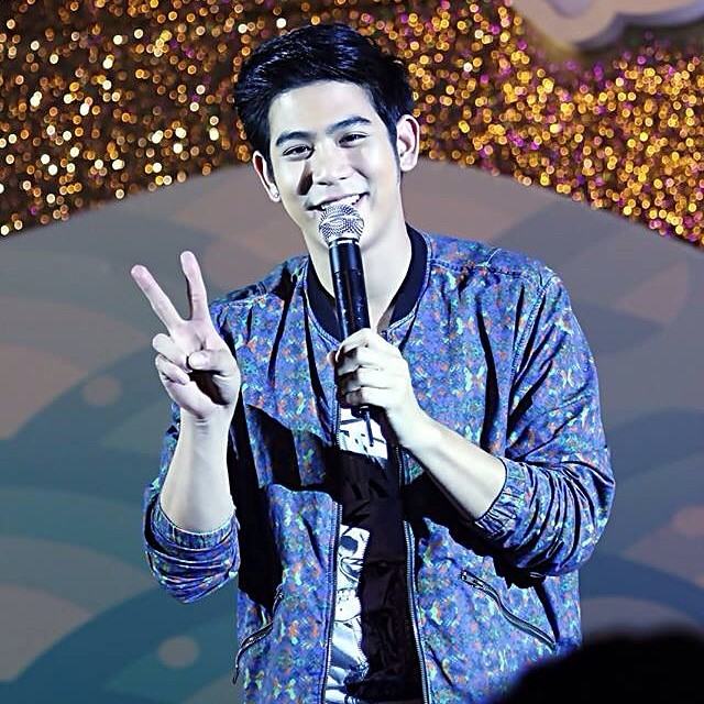 พอร์ช ศรัณย์ หนุ่มหล่อ แห่ง วิกหมอชิต update-pic