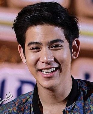 พอร์ช ศรัณย์ หนุ่มหล่อ แห่ง วิกหมอชิต update-pic