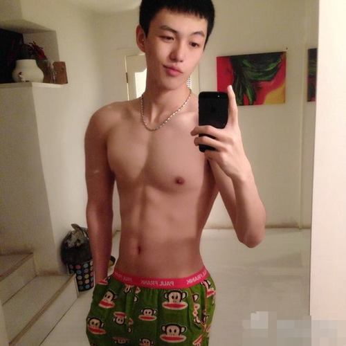 เจ๊ใจจะวายกับหนุ่มๆ
