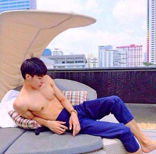 เจ๊ใจจะวายกับหนุ่มๆ