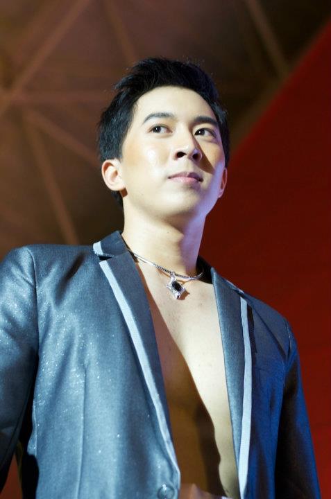 เด็กน้อย มอ ขอนแก่น By รองเท้าผ้าใบ