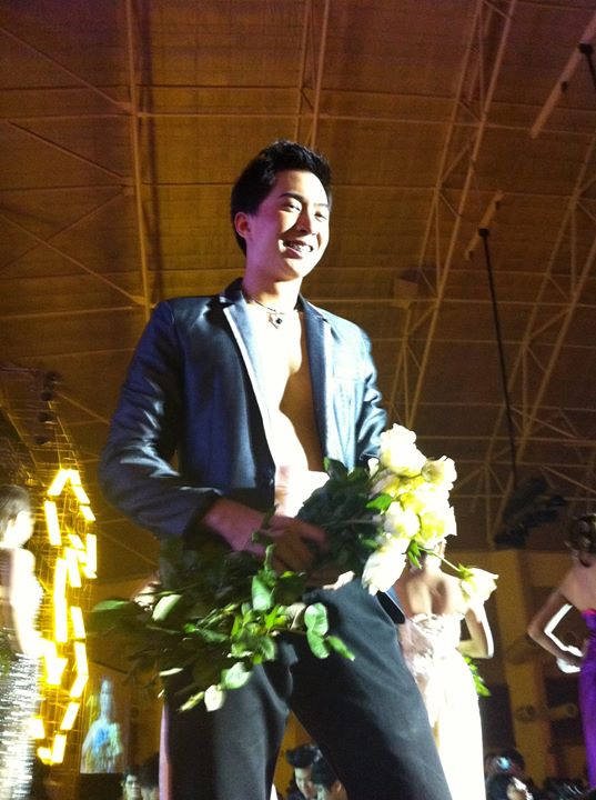 เด็กน้อย มอ ขอนแก่น By รองเท้าผ้าใบ