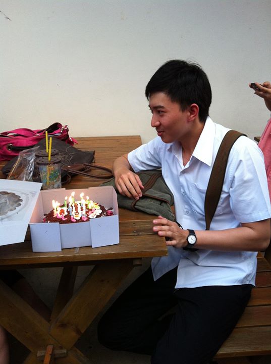 เด็กน้อย มอ ขอนแก่น By รองเท้าผ้าใบ
