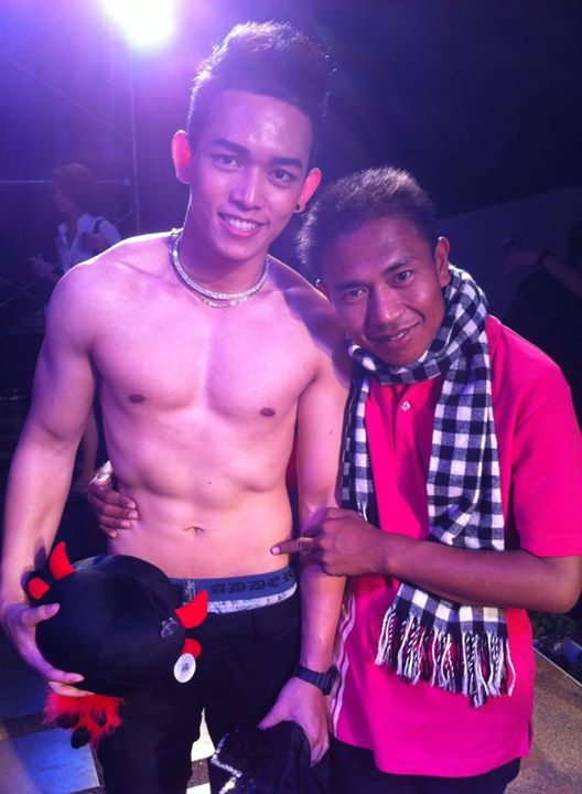 เด็กน้อย มอ ขอนแก่น By รองเท้าผ้าใบ