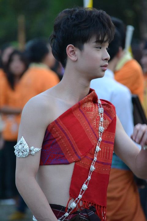 เด็กน้อย มอ ขอนแก่น By รองเท้าผ้าใบ