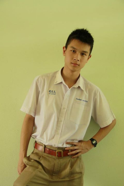 เด็กน้อย มอ ขอนแก่น By รองเท้าผ้าใบ