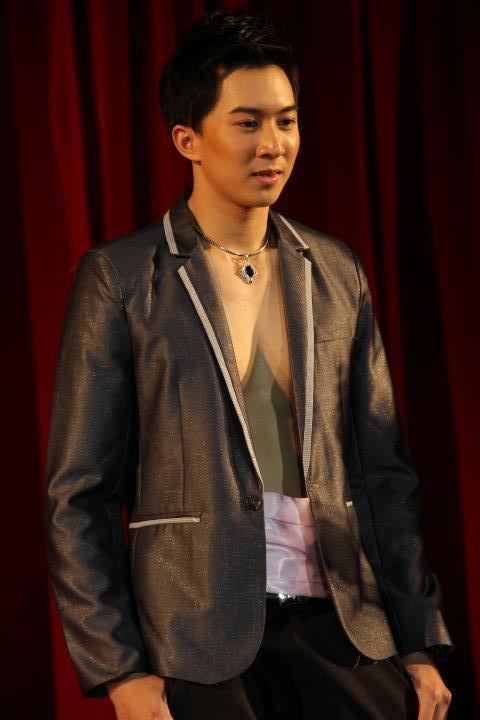 เด็กน้อย มอ ขอนแก่น By รองเท้าผ้าใบ
