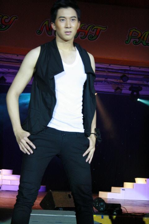 เด็กน้อย มอ ขอนแก่น By รองเท้าผ้าใบ