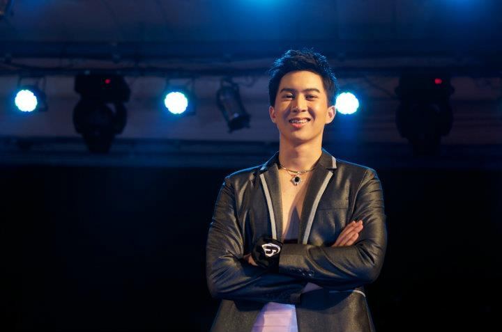 เด็กน้อย มอ ขอนแก่น By รองเท้าผ้าใบ
