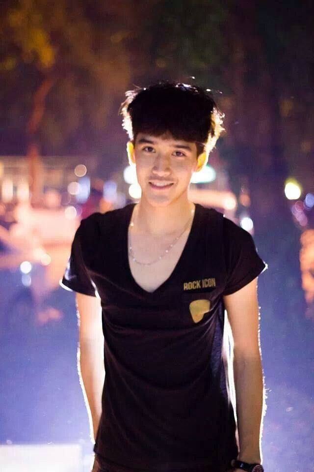 เด็กน้อย มอ ขอนแก่น By รองเท้าผ้าใบ
