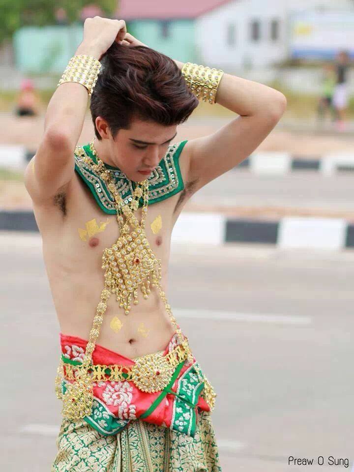 เด็กน้อย มอ ขอนแก่น By รองเท้าผ้าใบ