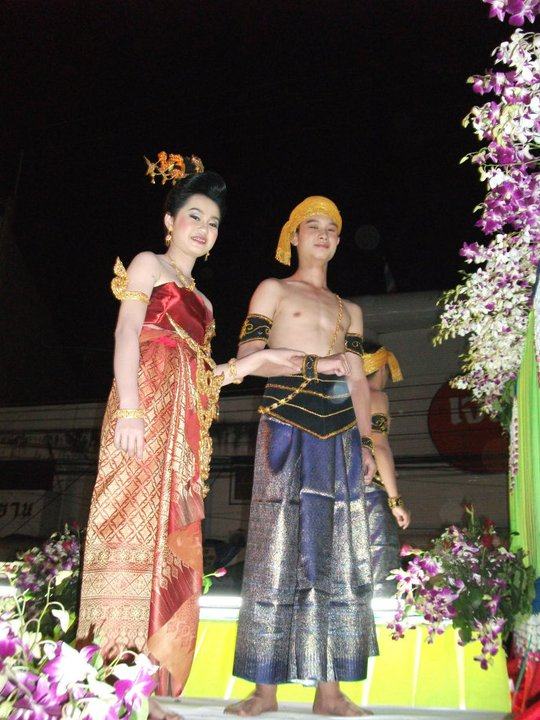 เด็กน้อย มอ ขอนแก่น By รองเท้าผ้าใบ