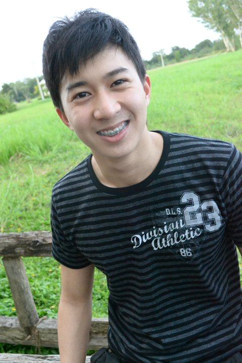 เด็กน้อย มอ ขอนแก่น By รองเท้าผ้าใบ