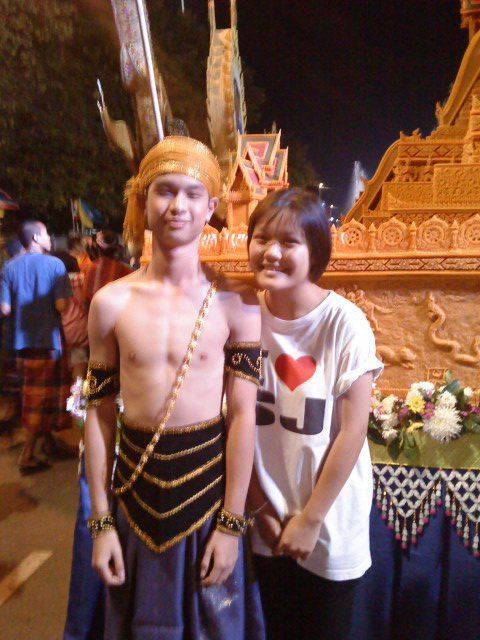 เด็กน้อย มอ ขอนแก่น By รองเท้าผ้าใบ