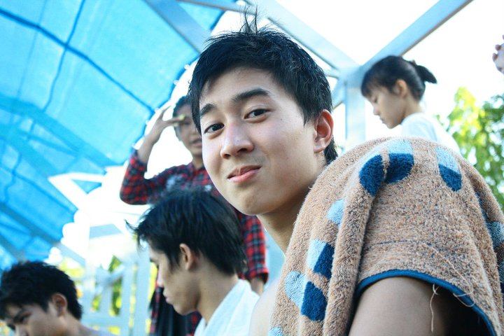 เด็กน้อย มอ ขอนแก่น By รองเท้าผ้าใบ