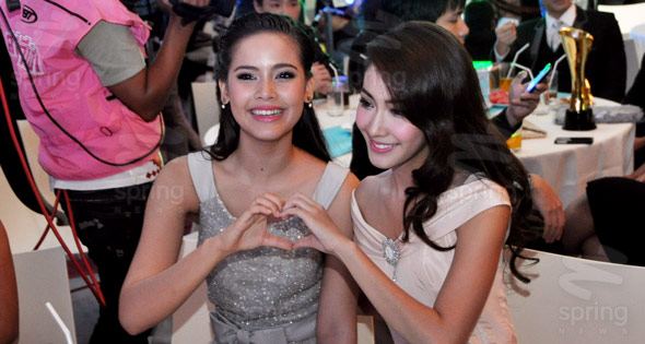 มาดูเวลาดาราช่อง 3 และ 7 เขาถ่ายรูปด้วยกันดีกว่า ออร่าซุปตาร์เจิดๆทั้งน้าน.