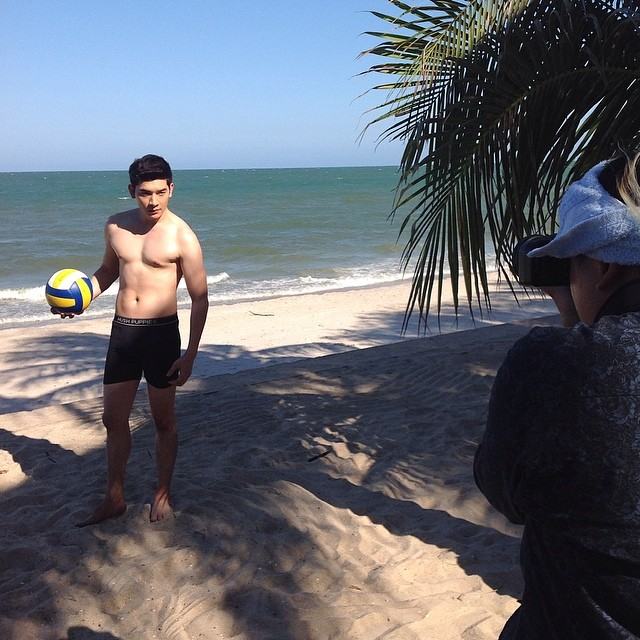 เนส (เดอะสตาร์7) สลัดผ้าถ่ายแบบรับซัมเมอร์ใน GLOW Magazine