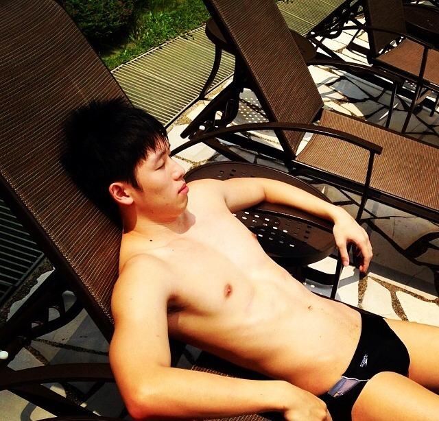 นอนสาหล่าหลับตาบาสิกล่อม  ถ้าอ้ายนอนบาสิกินกล้วย @บารวี 136