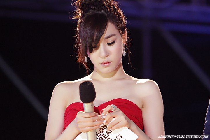 Tiffany ชุดสีแดงสวย ><'