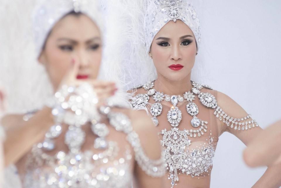 ชุดอลังการ บ้านโป่งจิงๆ!!