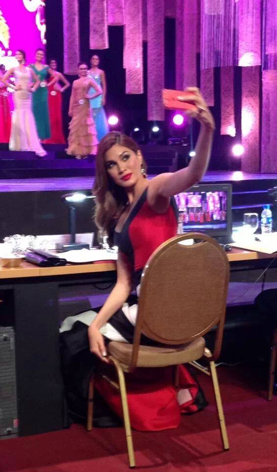 นางงามจักรวาล 2013 สวยสง่าปากแดง ในงานประกวดมิสฟิลิปินส์