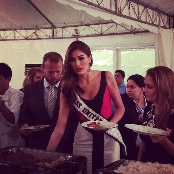 นางงามจักรวาล 2013 สวยสง่าปากแดง ในงานประกวดมิสฟิลิปินส์