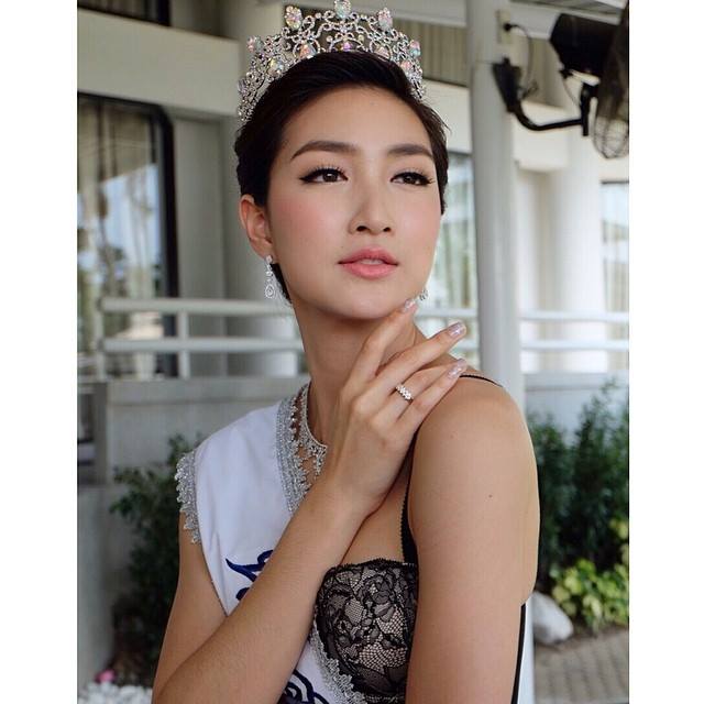 : นางสาว ณ สยาม ปีนี้ได้แก่.....กองถ่ายละคร "ปีกมงกุฏ" ค่า