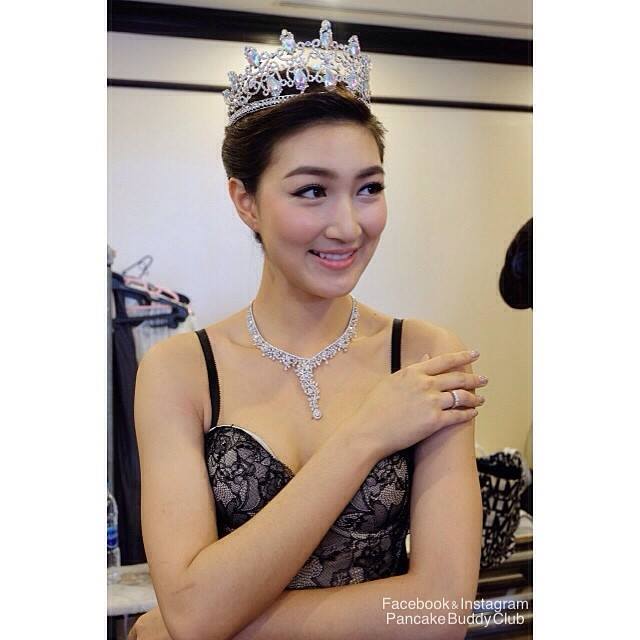 : นางสาว ณ สยาม ปีนี้ได้แก่.....กองถ่ายละคร "ปีกมงกุฏ" ค่า