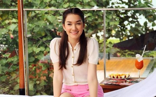 เดียร์น่า ฟลีโป หรือ หมอก้อย  สามีตีตรา 2014