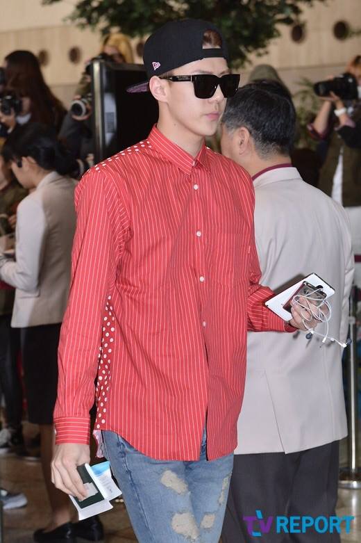Sehun @ Gimpo Airport Heading to Beijing 2014
