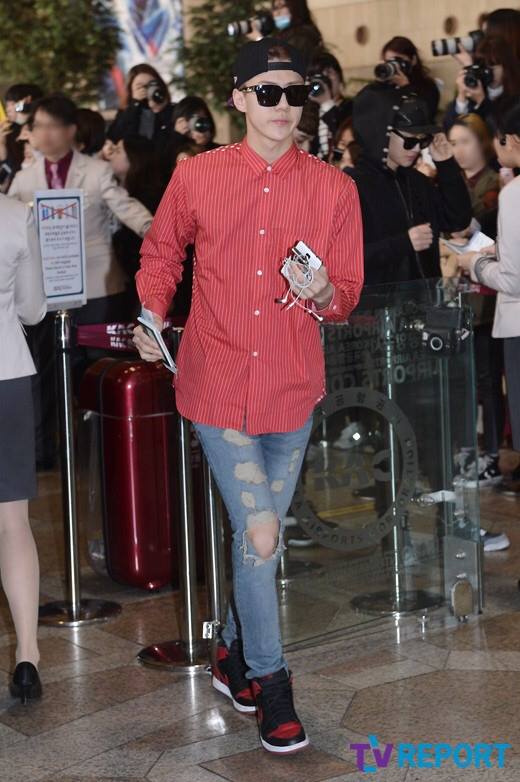 Sehun @ Gimpo Airport Heading to Beijing 2014