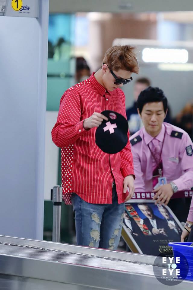 Sehun @ Gimpo Airport Heading to Beijing 2014